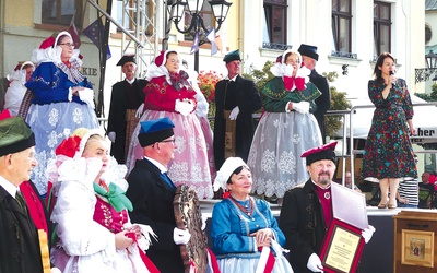 Kolejne pokolenia żywczan dbają o tradycje przodków.