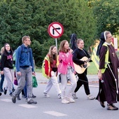 	Ubiegłoroczni pielgrzymi u celu swojej drogi.