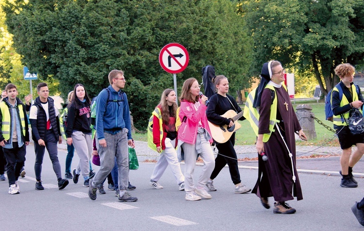 	Ubiegłoroczni pielgrzymi u celu swojej drogi.