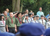 Pod wieżą spadochronową w Katowicach uczczono pamięć poległych w obronie miasta druhów.