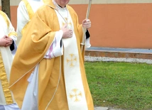 	Od 15 lat jest pasterzem Kościoła opolskiego.