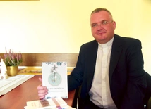 	– Autorami książki są praktycy – podkreśla ks. Andrzej Jasnos.