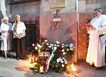 Tych, którzy zostali zabici 6 września 1944 roku  w dawnym budynku fabryki Alfa Laval, upamiętnia tablica przy ul. Smulikowskiego.