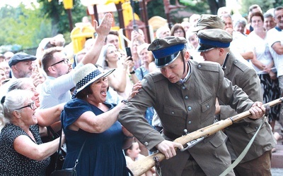 	Dębiczanie sprzeciwili się działaniom komunistów.