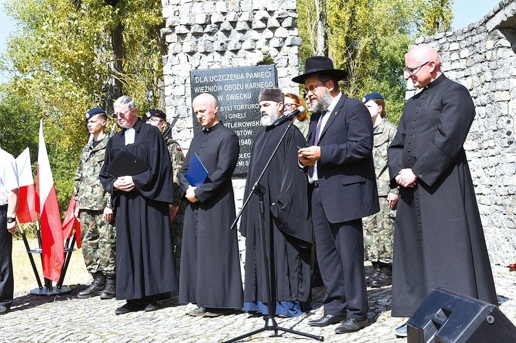 Obóz istniał w latach 1940–1945. W 1977 r. na jego terenie stanął pomnik ku czci więźniów.