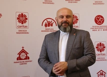 Ks. Damian Drabikowski dziękuje opiekunom za poświęcenie czasu i darczyńcom za wsparcie, dzięki którym dzieci mogły radośnie i bezpiecznie spędzić wakacje.