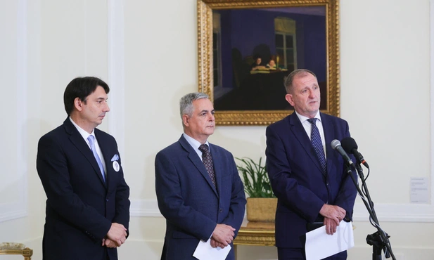 Podczas briefingu prasowego po posiedzeniu rady w Pałacu Prezydenckim w Warszawie