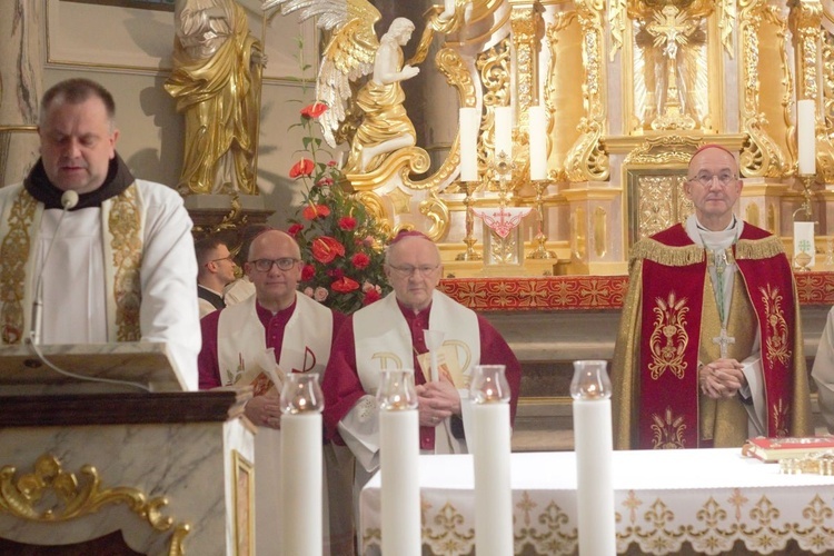 Nabożeństwo ze świecami na Górze Świętej Anny