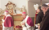 Nabożeństwo ze świecami na Górze Świętej Anny