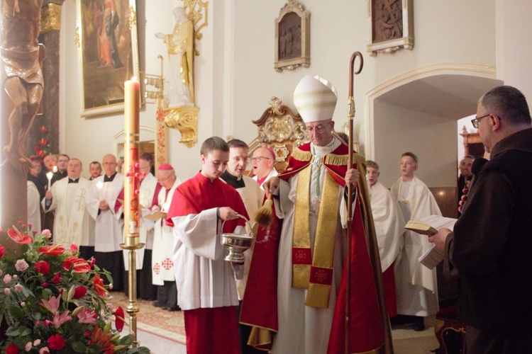 Nabożeństwo ze świecami na Górze Świętej Anny