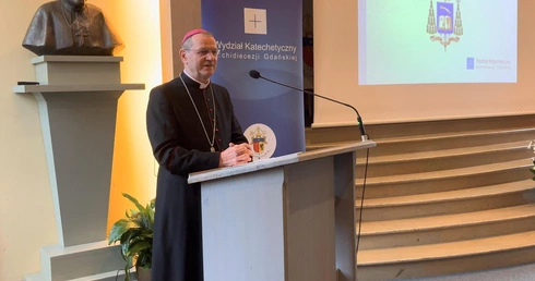 Abp Wojda do katechetów: KEP pracuje nad nowymi programami