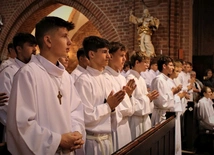 Bp Oder: Krzyż zachęca, abyśmy patrzyli wyżej, nie zadowalali się przeciętnością