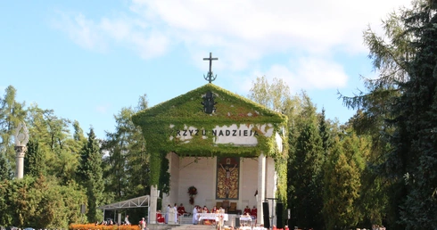 Przy krzyżu mogilskim umacniamy wiarę w nasze zbawienie