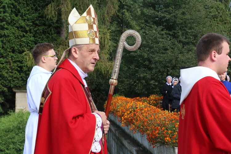 Odpust w opactwie cystersów w Mogile ku czci Podwyższenia Krzyża Świętego