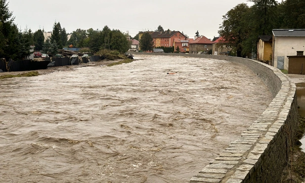 Sytuacja meteo się uspokaja, ale jest wciąż niebezpiecznie