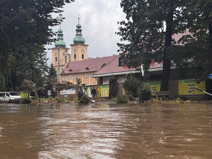 Bardzo źle to wygląda... Powódź u franciszkanów w Kłodzku