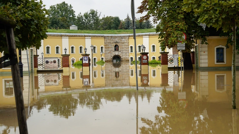 Uciekała przed wojną, znalazła schronienie w Nysie. Teraz musi opuścić zalane miasto