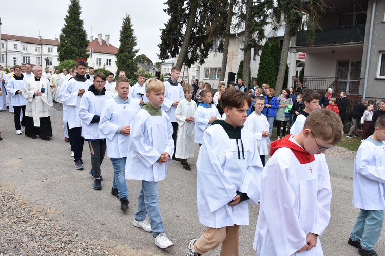 Pielgrzymka dzieci. Msza św. w Przasnyszu