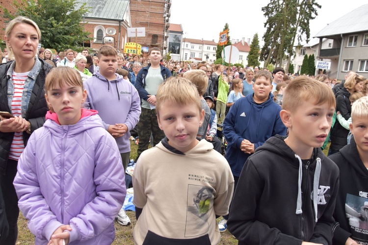 Pielgrzymka dzieci. Msza św. w Przasnyszu