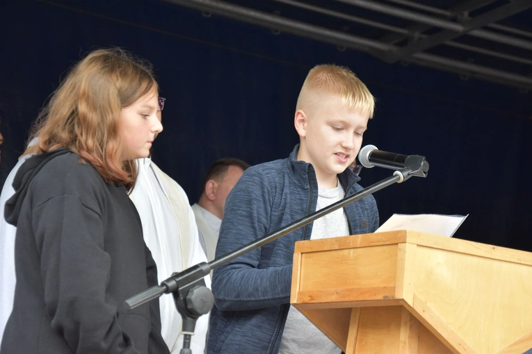 Pielgrzymka dzieci. Msza św. w Przasnyszu