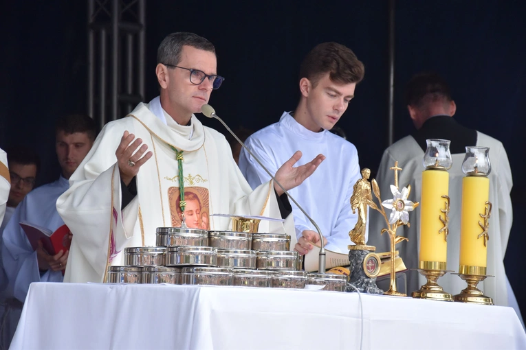 Pielgrzymka dzieci. Msza św. w Przasnyszu