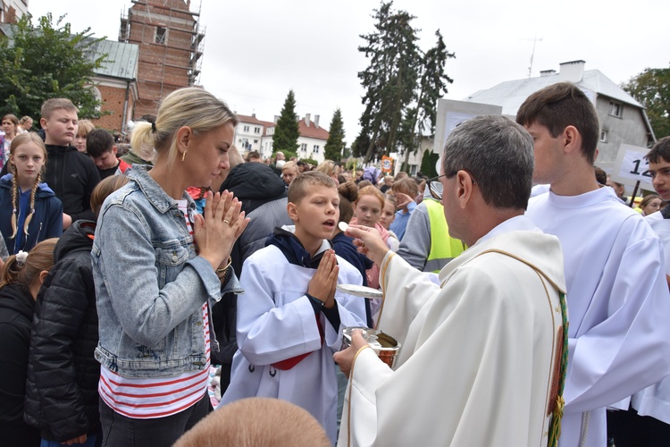 Pielgrzymka dzieci. Msza św. w Przasnyszu