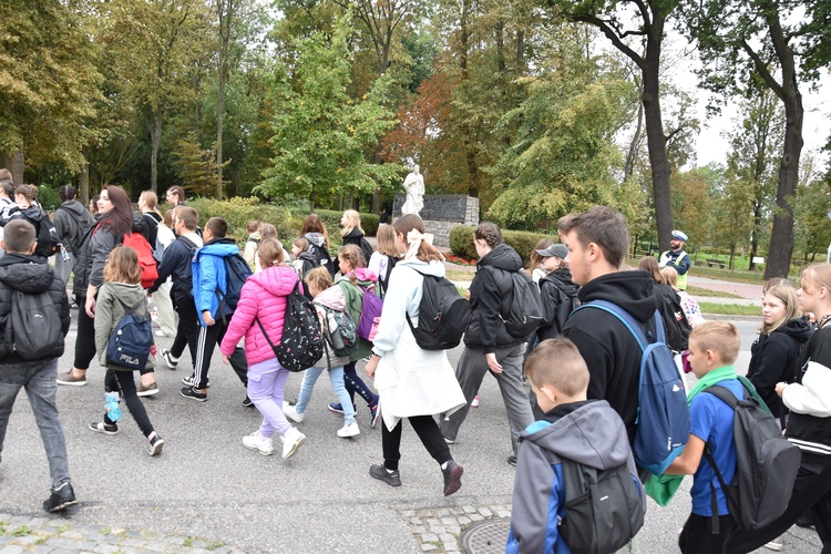 Pielgrzymka dzieci. Wyjście z Przasnysza