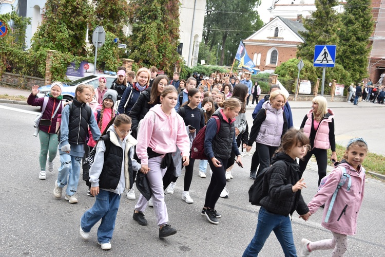 Pielgrzymka dzieci. Wyjście z Przasnysza