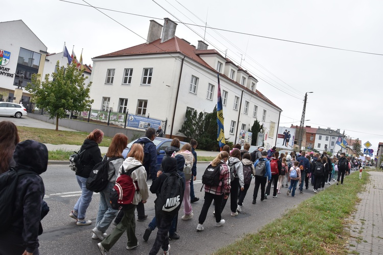 Pielgrzymka dzieci. Wyjście z Przasnysza