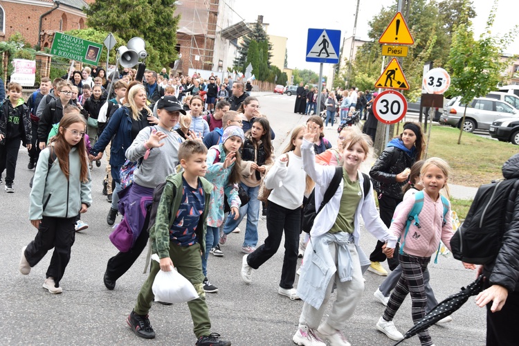 Pielgrzymka dzieci. Wyjście z Przasnysza