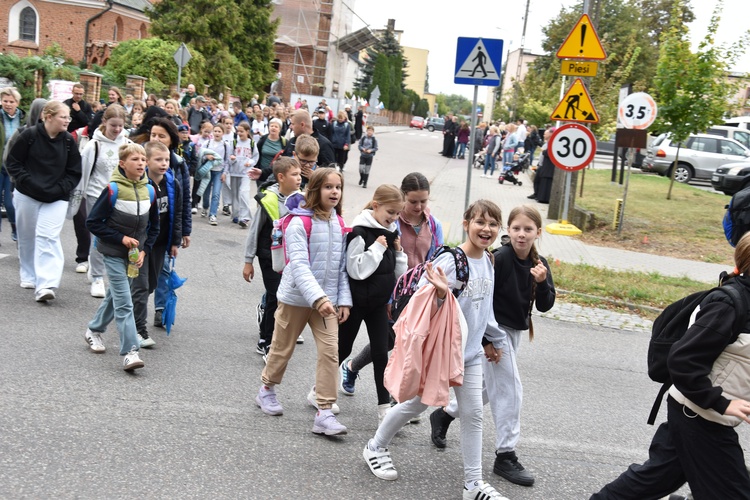 Pielgrzymka dzieci. Wyjście z Przasnysza