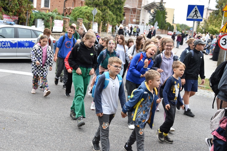 Pielgrzymka dzieci. Wyjście z Przasnysza