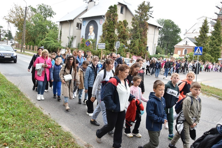 Pielgrzymka dzieci. Wyjście z Przasnysza