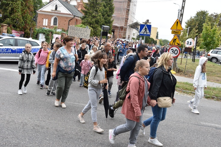 Pielgrzymka dzieci. Wyjście z Przasnysza