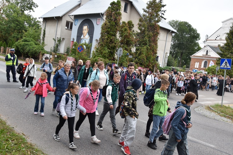 Pielgrzymka dzieci. Wyjście z Przasnysza