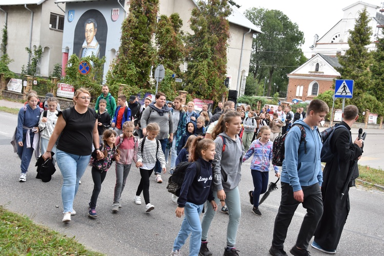 Pielgrzymka dzieci. Wyjście z Przasnysza