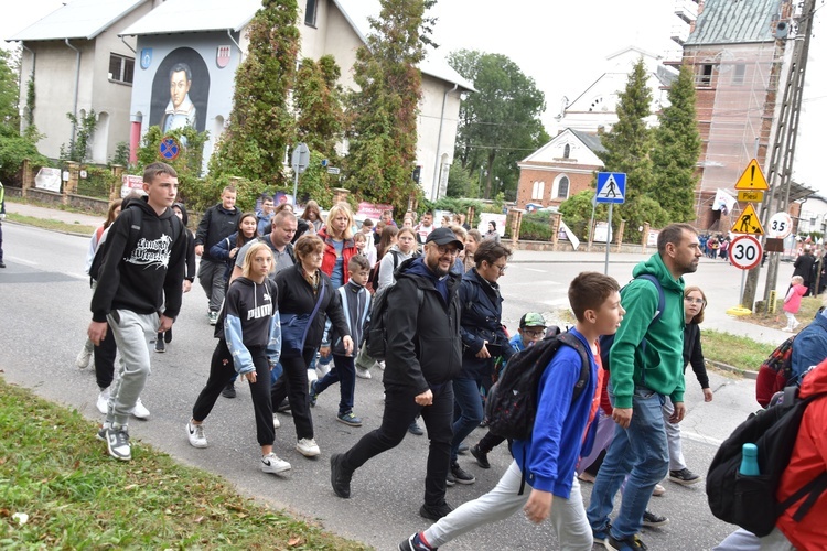 Pielgrzymka dzieci. Wyjście z Przasnysza