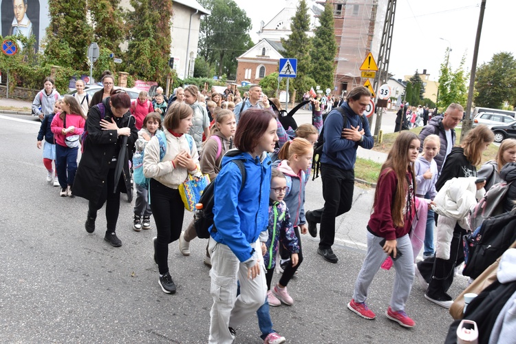 Pielgrzymka dzieci. Wyjście z Przasnysza