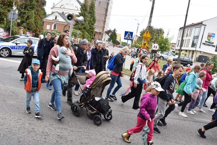 Pielgrzymka dzieci. Wyjście z Przasnysza