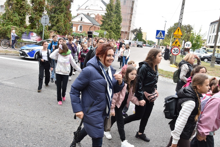 Pielgrzymka dzieci. Wyjście z Przasnysza