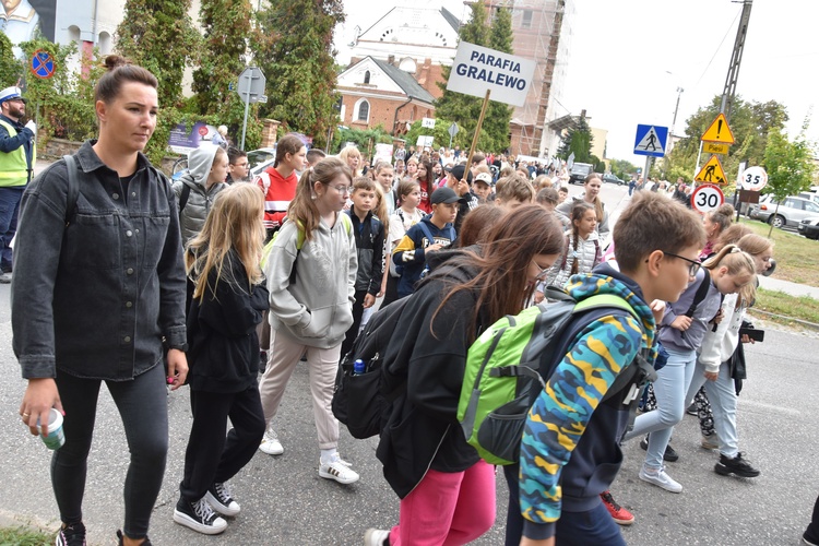 Pielgrzymka dzieci. Wyjście z Przasnysza