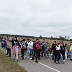 Pielgrzymka dzieci. W drodze do Rostkowa