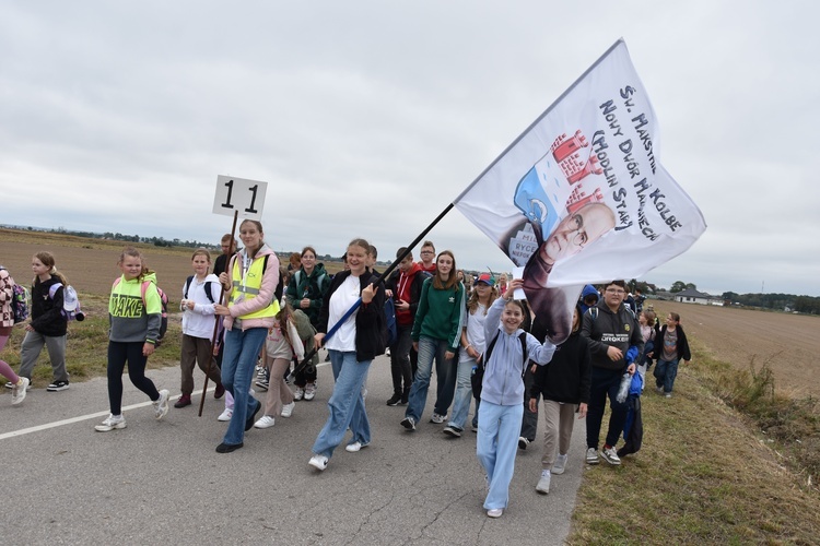 Pielgrzymka dzieci. W drodze do Rostkowa