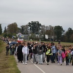 Pielgrzymka dzieci. W drodze do Rostkowa