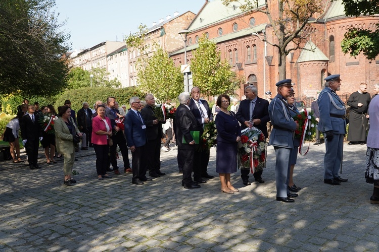 Wrocław. U św. Bonifacego i pod pomnikiem Zesłańcom Sybiru