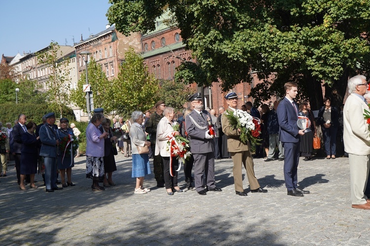 Wrocław. U św. Bonifacego i pod pomnikiem Zesłańcom Sybiru