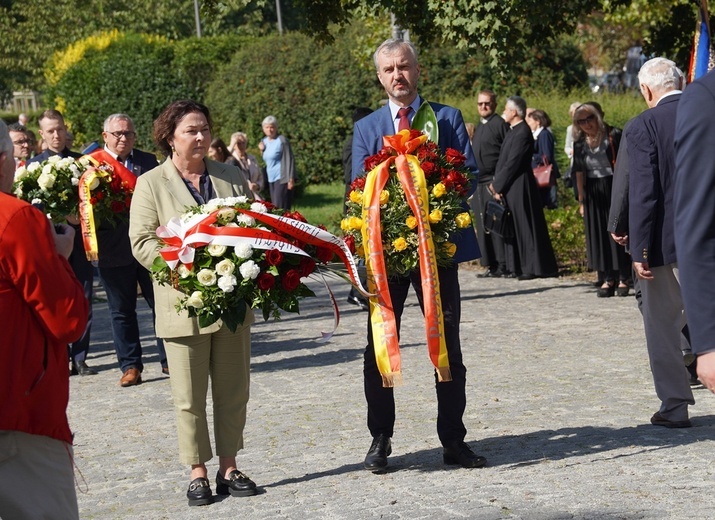 Wrocław. U św. Bonifacego i pod pomnikiem Zesłańcom Sybiru