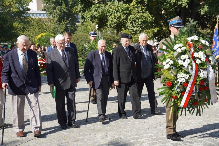 Wrocław. U św. Bonifacego i pod pomnikiem Zesłańcom Sybiru