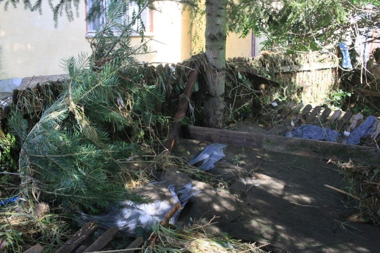 Zniszczenia po powodzi. Opawica, Lenarcice, Krasne Pole, Chomiąża