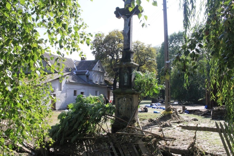 Zniszczenia po powodzi. Opawica, Lenarcice, Krasne Pole, Chomiąża